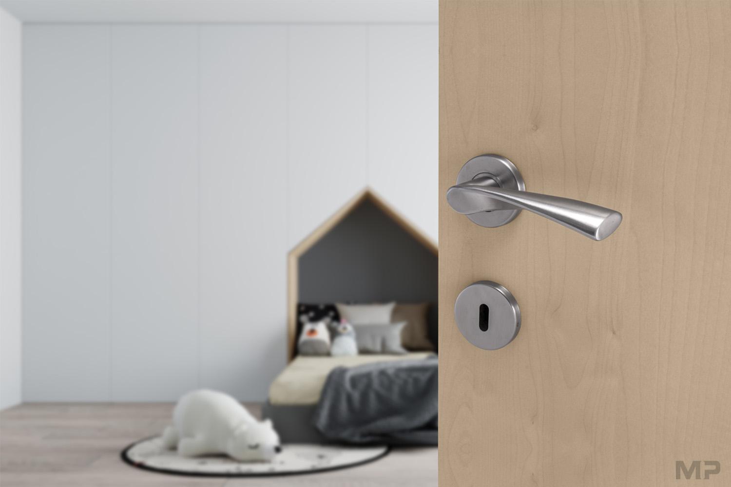 Kľučka na dvere TORNADO má príjemný, ergonomický tvar a do vášho priestoru vpustí nový vietor.